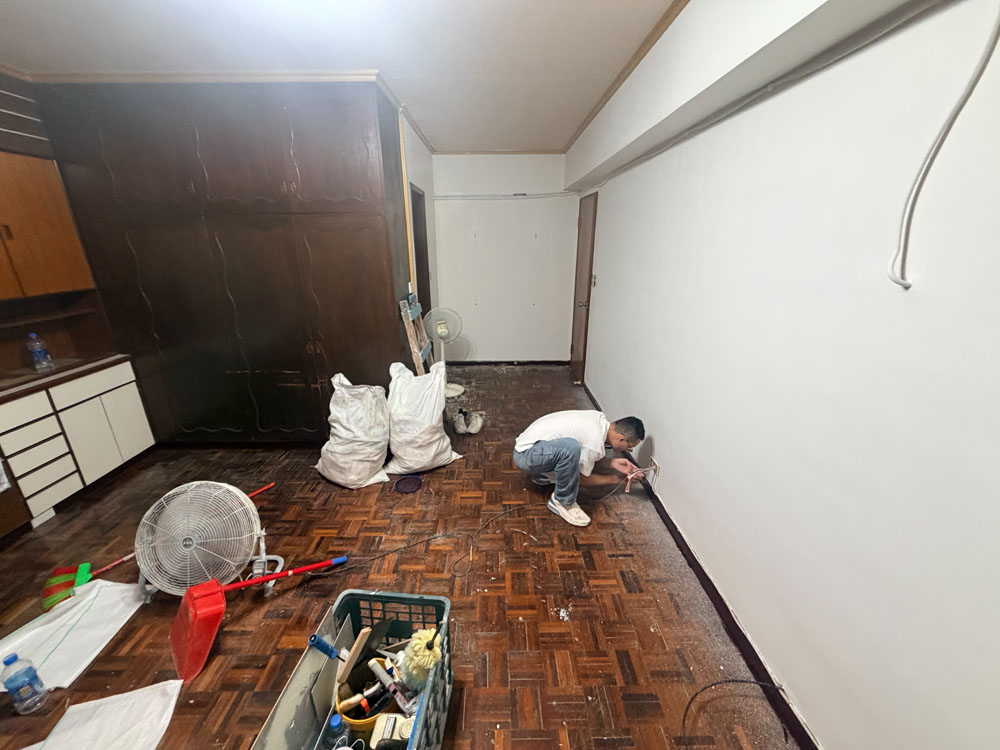 永和老屋壁紙去除及牆面翻新－翻新後的素色牆面與收邊