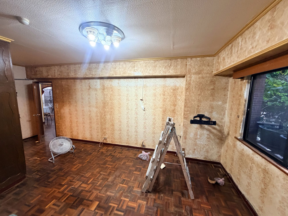 永和老屋壁紙去除及牆面翻新－翻新前的原有壁紙牆面